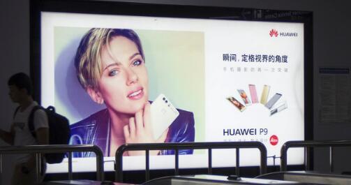 立式廣告機對商場發(fā)展的概述